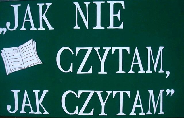 Plakat z napisem 