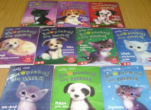 Wystawa książek z serii "Zaopiekuj się mną". Na okładkach obrazki przedstawiające psy i koty. 