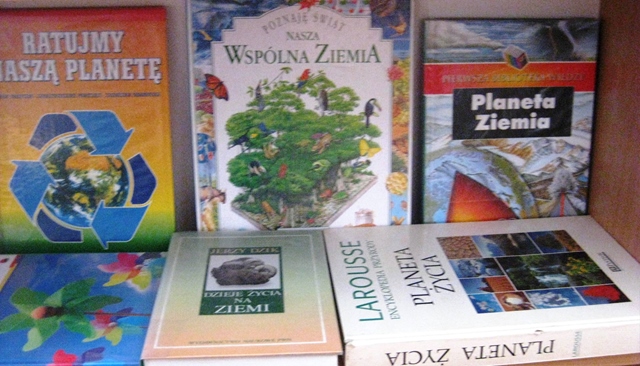 Wystawa książek o naszej planecie Ziemi z okazji Światowego Dnia Ziemi.