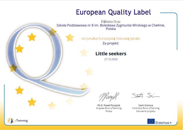 Zdjęcie Certyfikatu Europejskiej Odznaki Jakości przyznanego Szkole Podstawowej nr 8 w Chełmie.
